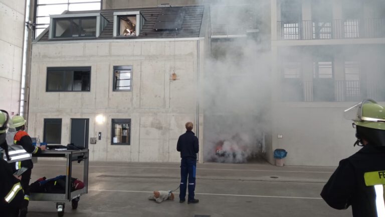 Rauch in der Übungshalle der SFWS Würzburg